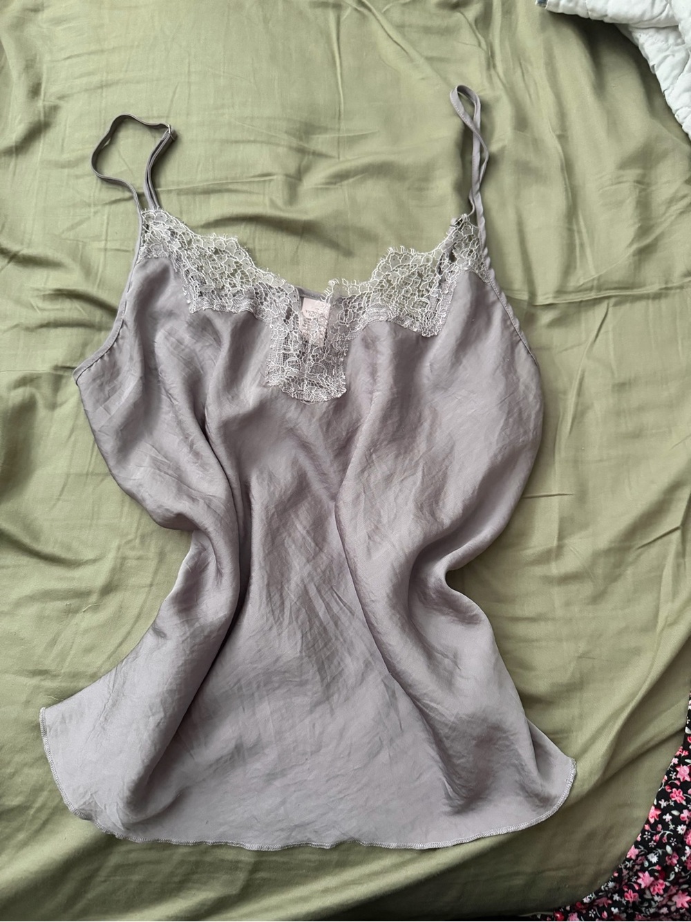 victoria’s secret vintage Delicate Lace Trim Slip Top in Dusty Lavender